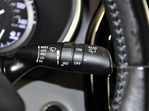 Used 2021 Toyota Highlander XLE image 23