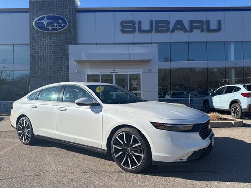 Used 2023 Honda Accord Touring image 1