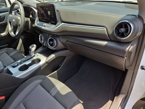 Used 2025 Chevrolet Blazer LT FWD image 31