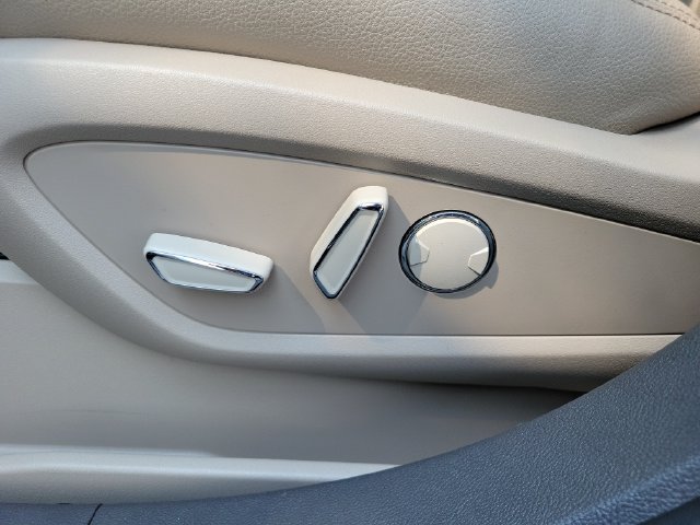 Certified 2023 Lincoln Nautilus AWD w/ Premium Package image 7