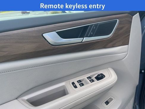 New 2026 Volkswagen Atlas SE image 8