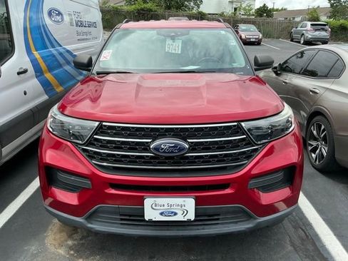 Used 2020 Ford Explorer XLT RWD image 2
