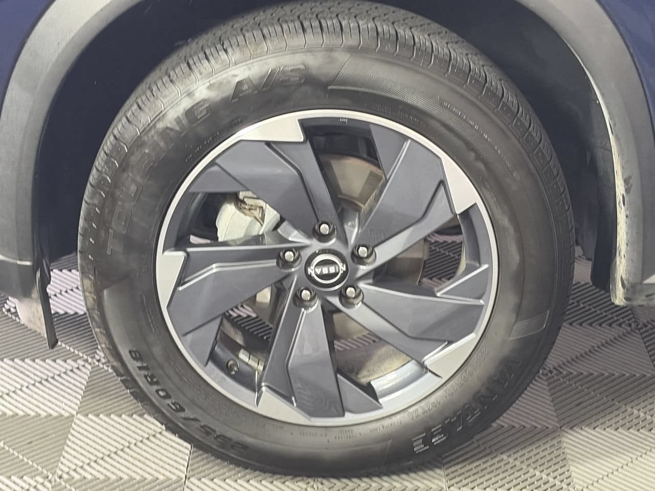 Used 2025 Nissan Rogue SV FWD image 10