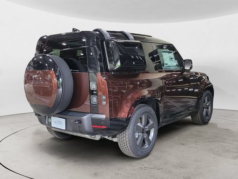 New 2026 Land Rover Defender 90 X-Dynamic SE AWD/4WD image 5