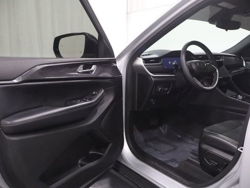 Certified 2023 Jeep Grand Cherokee Altitude image 10