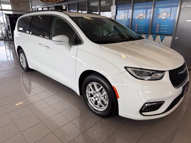 Used 2022 Chrysler Pacifica Touring-L w/ Uconnect Theater Family Group FWD image 1