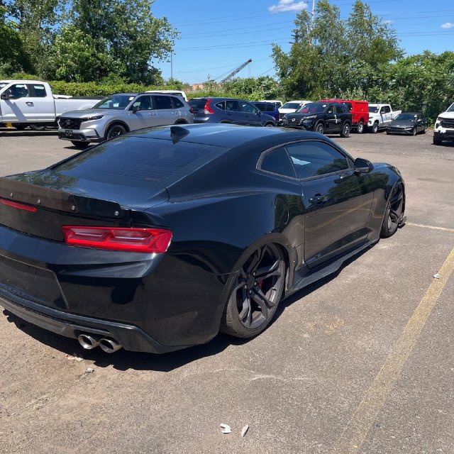 Used 2018 Chevrolet Camaro SS RWD image 6