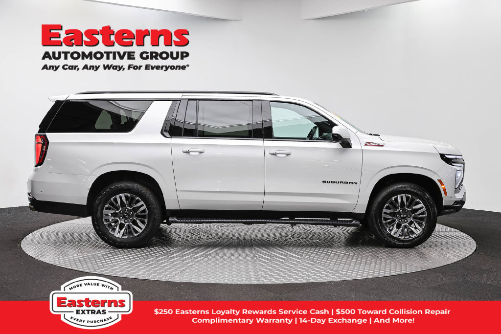 Used 2025 Chevrolet Suburban Z71 AWD/4WD image 5