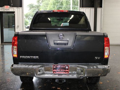 Used 2012 Nissan Frontier SV RWD image 5