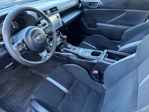 Used 2023 Toyota GR86 Premium w/ ALL Weather Mat Package (TMS) image 9