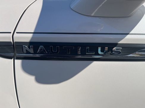 Used 2019 Lincoln Nautilus Reserve AWD/4WD image 14