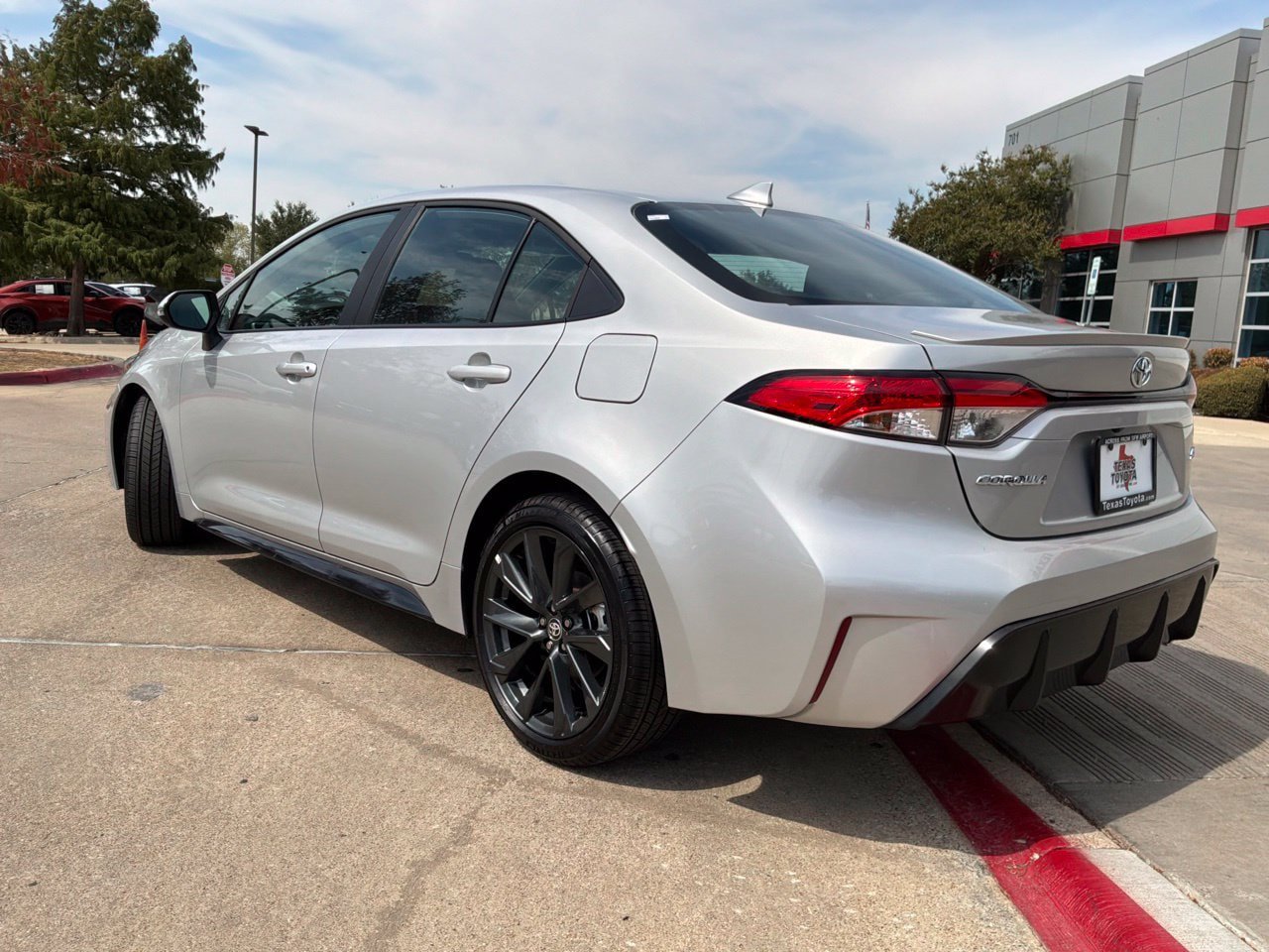 Used 2026 Toyota Corolla SE FWD image 8
