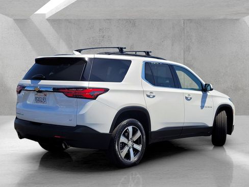 Used 2023 Chevrolet Traverse LT w/ LT Premium Package AWD/4WD image 4