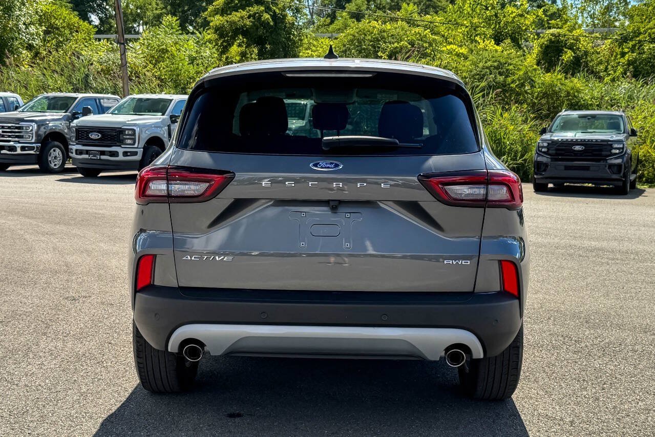 Used 2023 Ford Escape Active w/ Tech Pack #2 AWD/4WD image 4