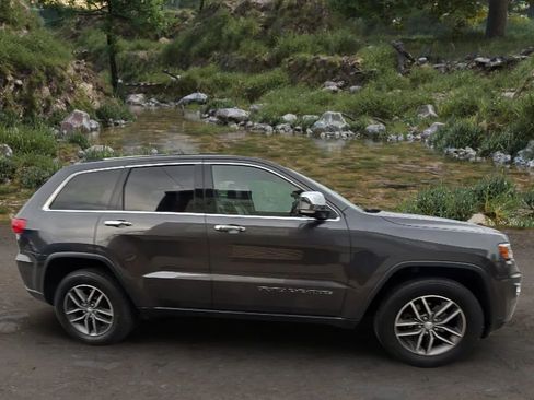 Used 2018 Jeep Grand Cherokee Limited image 4