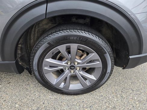 Used 2023 Ford Explorer XLT w/ Equipment Group 202A image 9