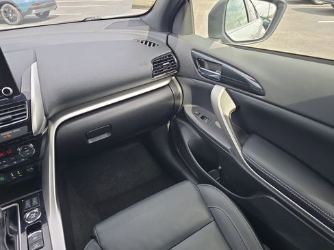 Used 2022 Mitsubishi Eclipse Cross SE image 11