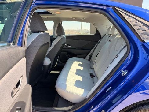 New 2025 Hyundai Elantra Limited FWD image 32