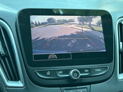 Used 2022 Chevrolet Malibu LT FWD image 15