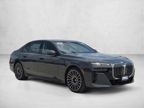 Used 2024 BMW 740i RWD image 3