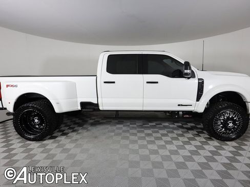 Used 2025 Ford F450 Platinum w/ Platinum Plus Package image 4