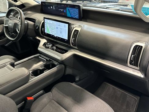 Used 2025 Ford Expedition Active AWD/4WD image 36
