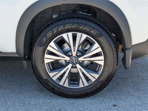 Certified 2023 Nissan Rogue SV w/ SV Premium Package AWD/4WD image 9