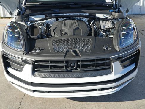 Used 2023 Porsche Macan image 8