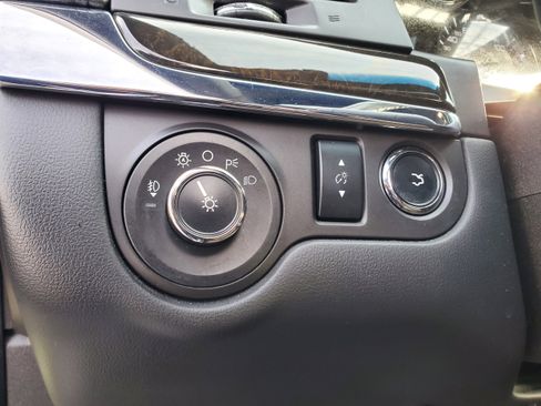 Used 2016 Lincoln MKS image 9