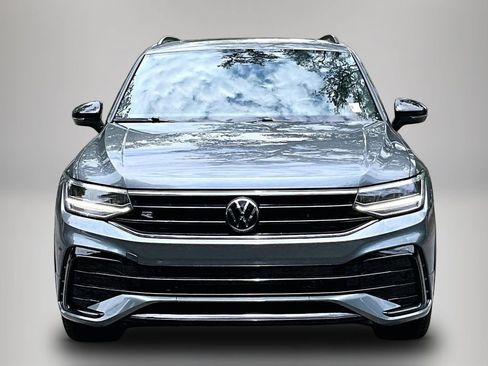 Used 2024 Volkswagen Tiguan SE R-Line FWD image 3