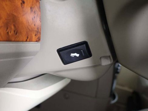 Used 2008 Chrysler Town & Country LX image 26