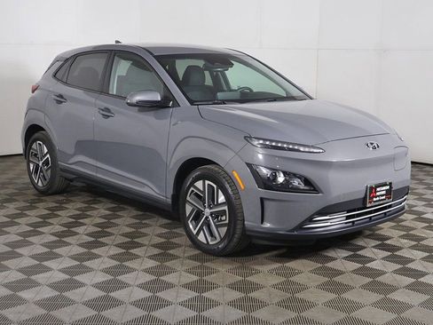 Used 2023 Hyundai Kona SE image 2