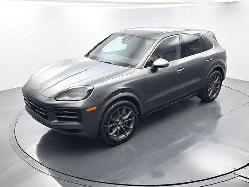 Certified 2024 Porsche Cayenne AWD/4WD image 33
