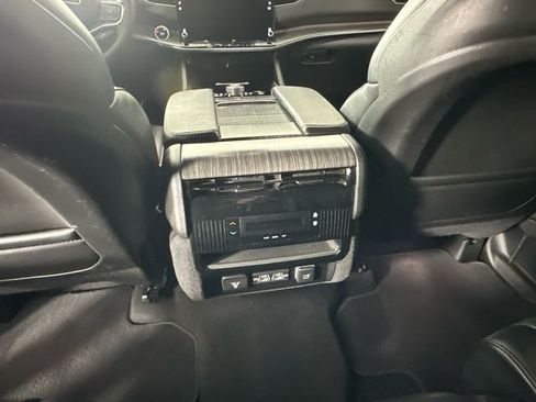 Certified 2024 Jeep Wagoneer L Series II w/ Flexible Seating Group AWD/4WD image 16