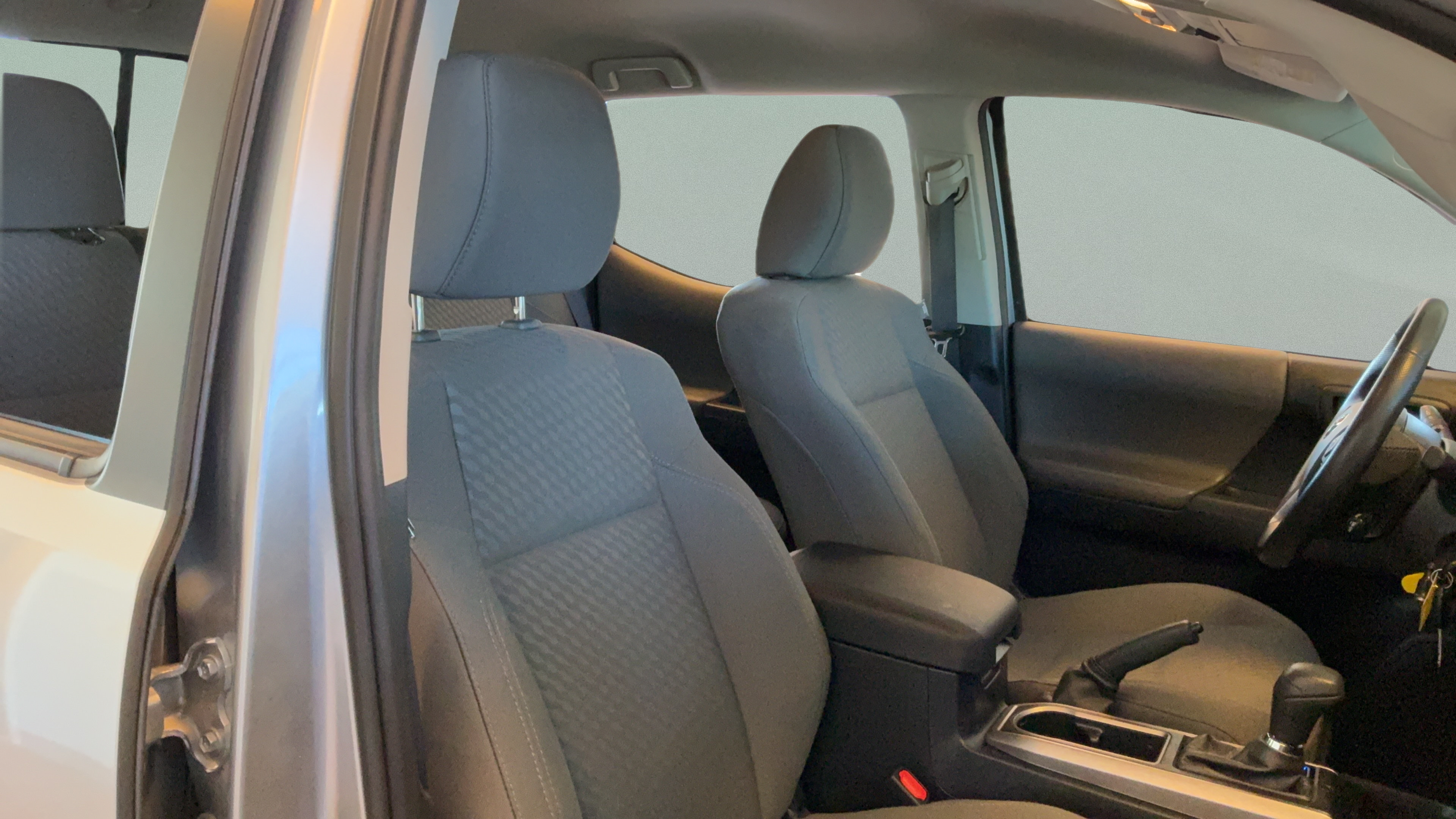 Used 2020 Toyota Tacoma SR5 RWD image 32