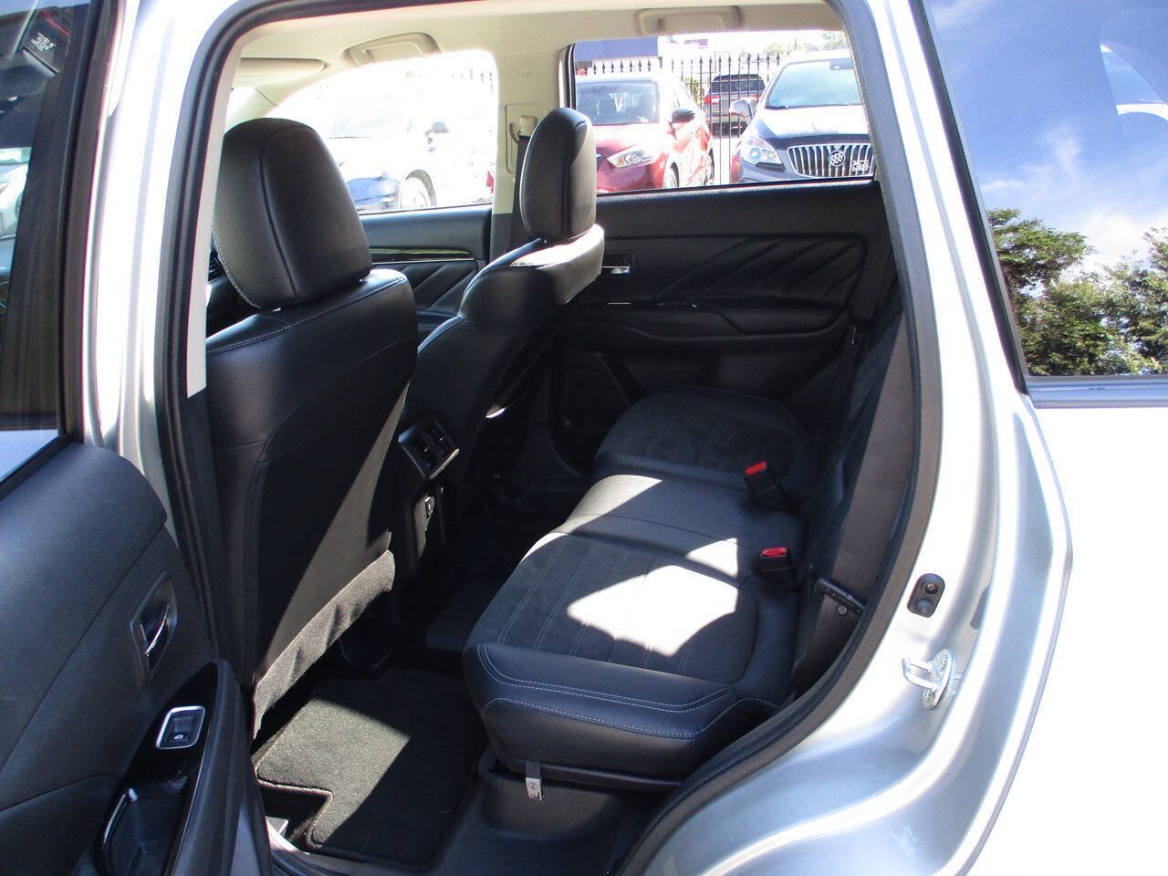 Used 2019 Mitsubishi Outlander SEL AWD/4WD image 6