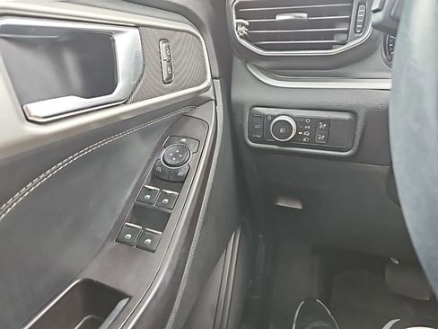 Used 2020 Ford Explorer XLT w/ Equipment Group 202A image 21