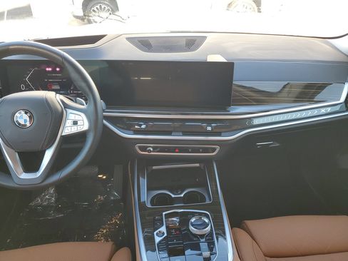Used 2025 BMW X7 xDrive40i w/ Executive Package AWD/4WD image 13