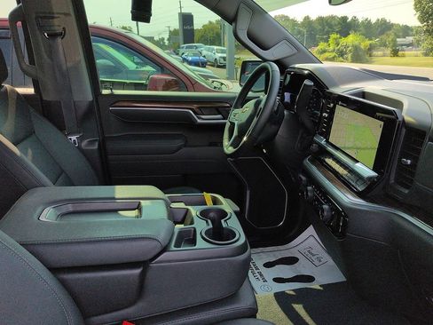 Used 2025 Chevrolet Silverado 1500 LT AWD/4WD image 7