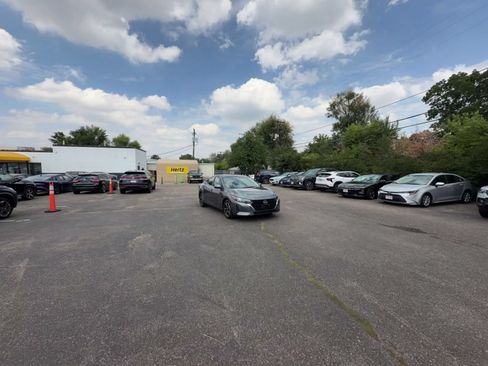 Used 2025 Nissan Sentra SV FWD image 14