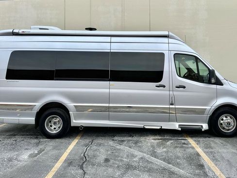 Used 2024 Mercedes-Benz Sprinter 3500 image 3