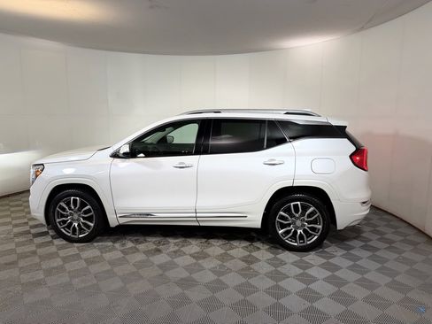 Used 2022 GMC Terrain Denali image 3