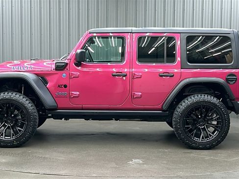 Used 2024 Jeep Wrangler Unlimited image 2