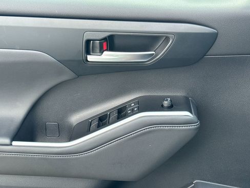 Used 2026 Toyota Highlander XLE image 35