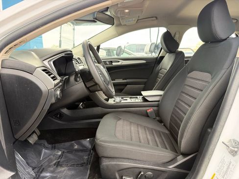 Used 2020 Ford Fusion SE image 12
