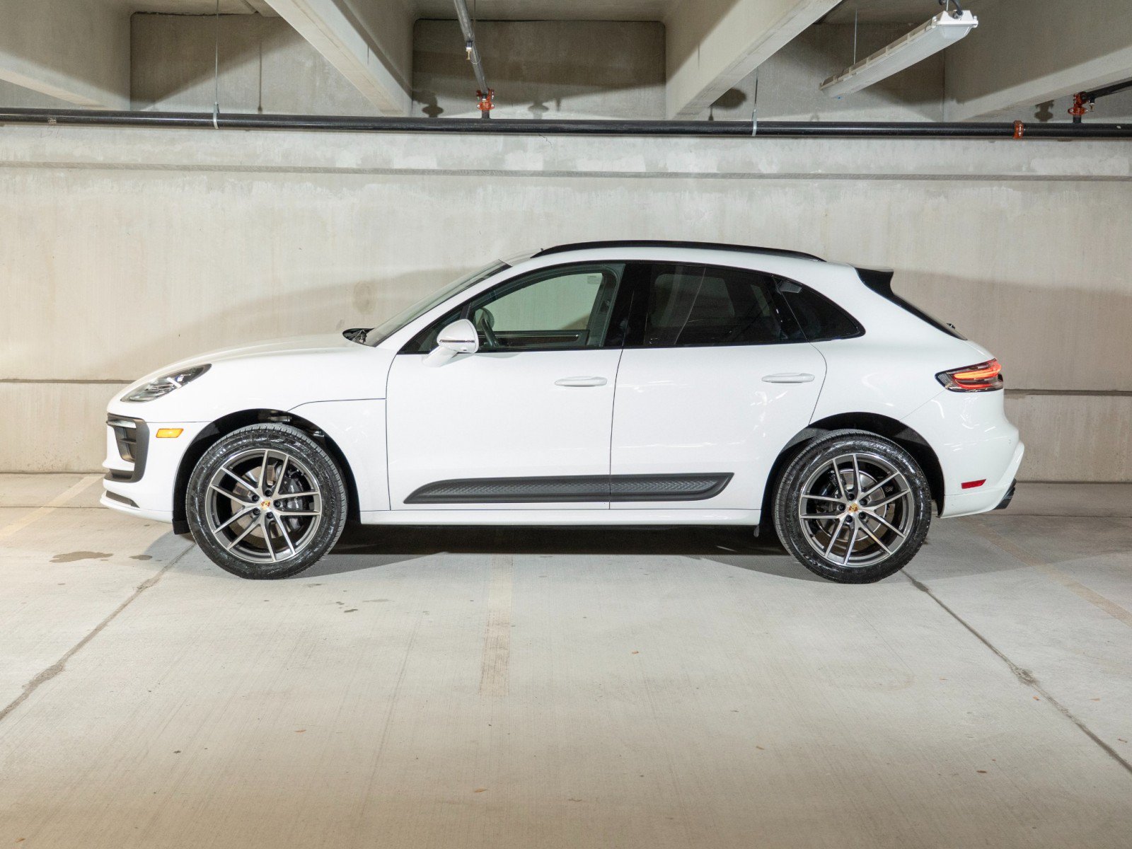 Certified 2026 Porsche Macan AWD/4WD image 2