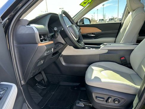 Used 2025 Toyota Grand Highlander AWD image 25