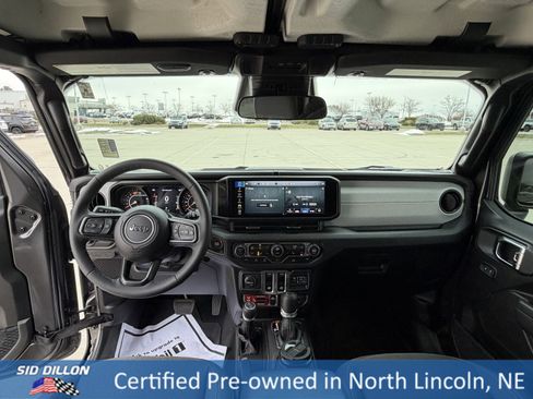 Used 2025 Jeep Wrangler Sport image 17