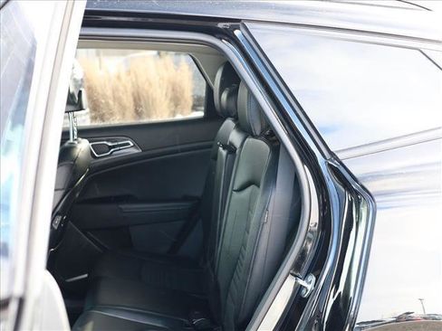 Used 2025 Kia Sportage SX image 23