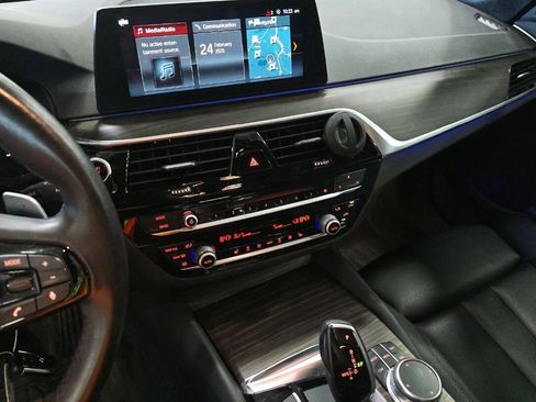 Used 2018 BMW 530i xDrive w/ Premium Package image 11
